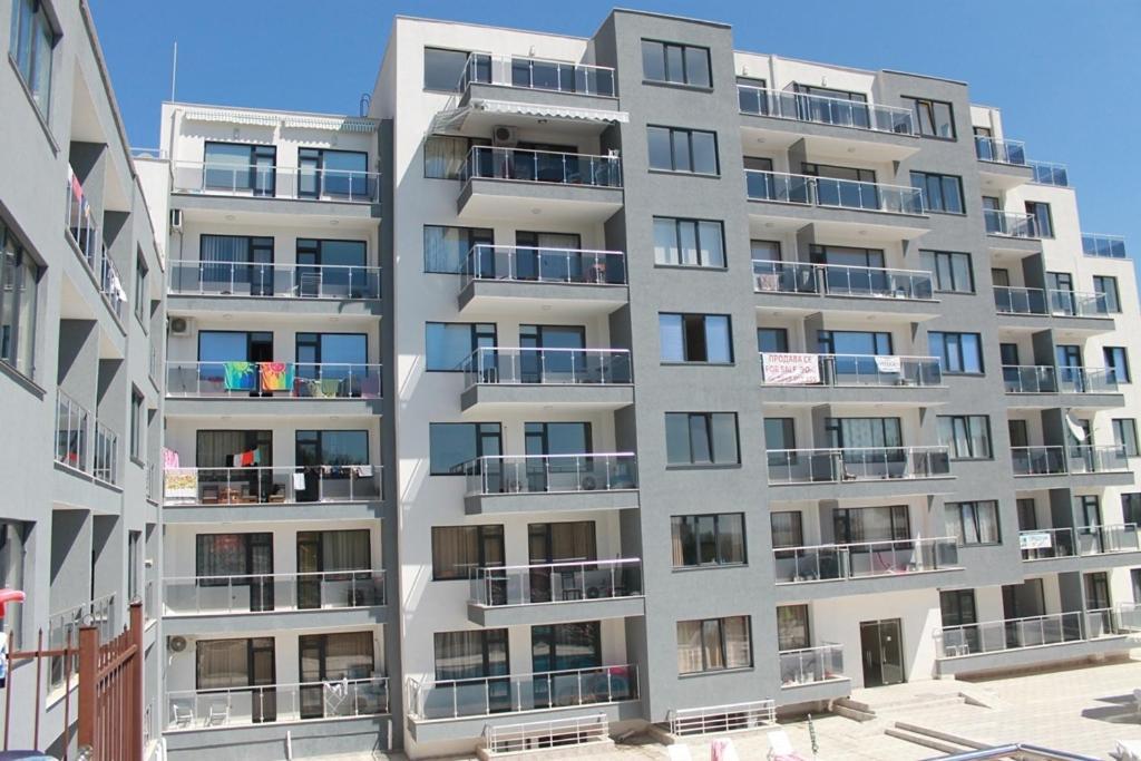 Dilov Apartments In Yalta Golden Sands Eksteriør billede