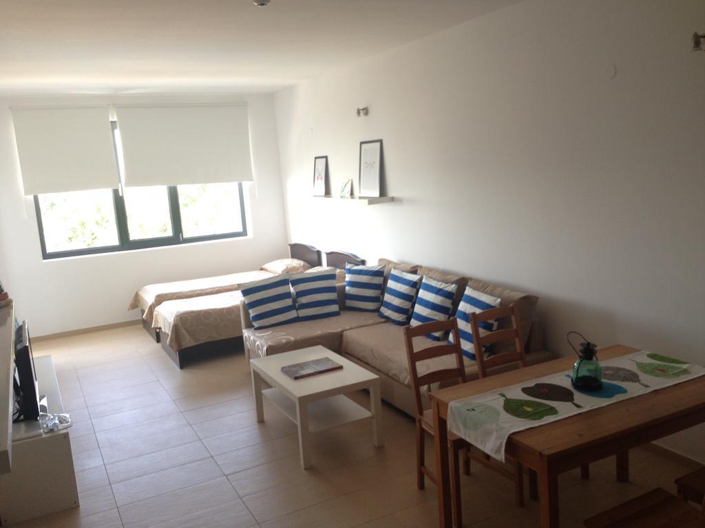 Dilov Apartments In Yalta Golden Sands Eksteriør billede